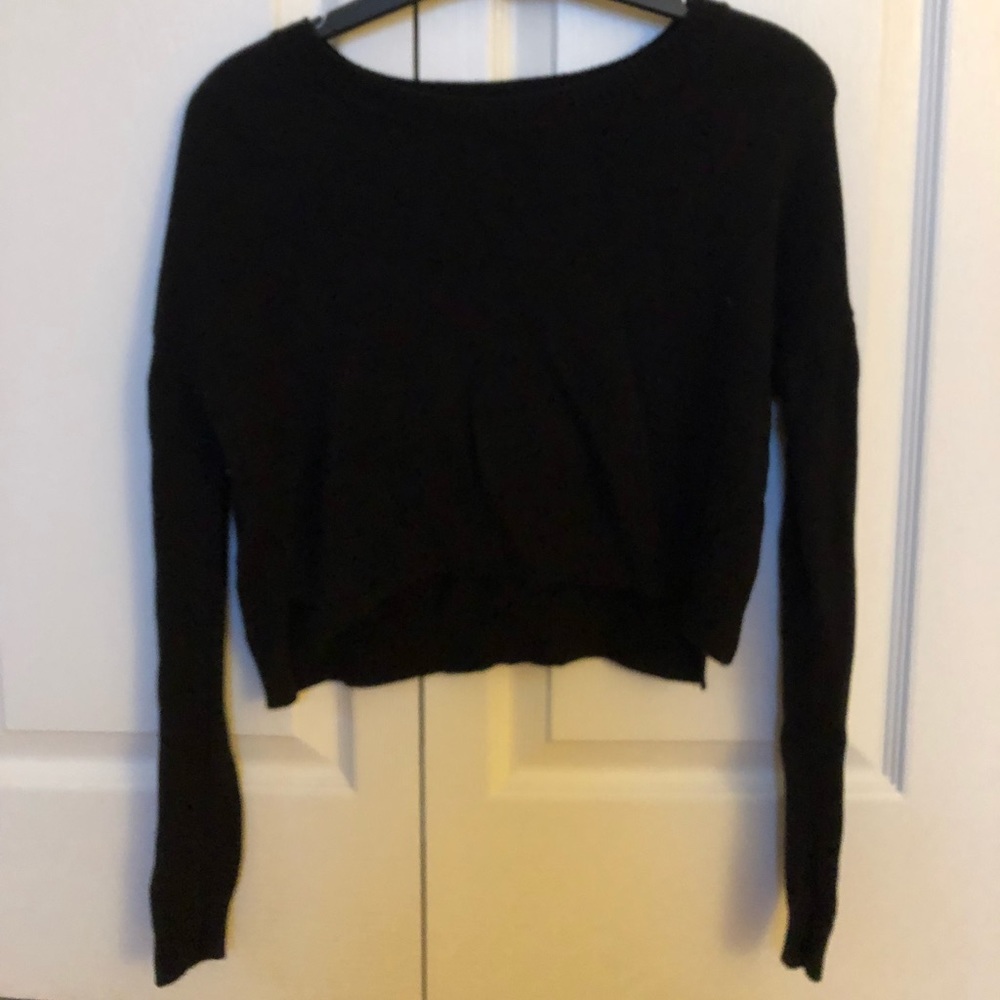 Plain black cropped knit sweater